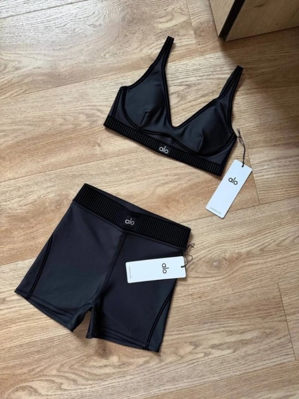 Alo Yoga Airlift Line Up Bra & Shorts Set Black XS